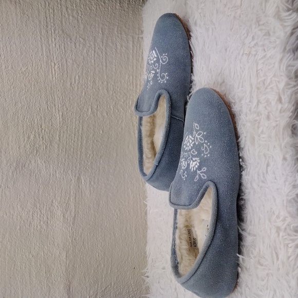 The Vermont Country Store Blue Suede Leather Floral Embroidered Slip On Slipper - Picture 4 of 16